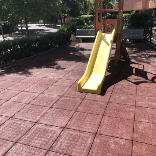zona infantil con suelo protector