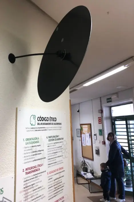 Espejo para control de acceso en guardería