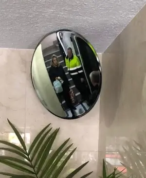 Espejo de seguridad en portal