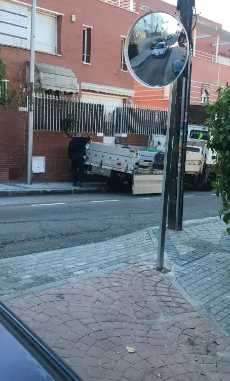 Espejo de tráfico en vía pública
