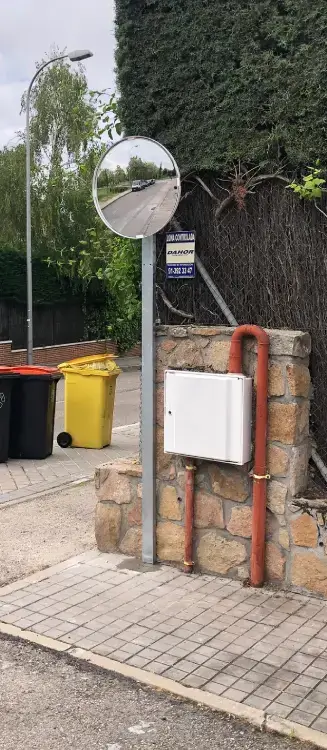 Espejo vial instalado