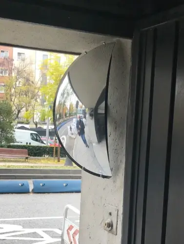 espejo vial semicircular para garajes pequeños