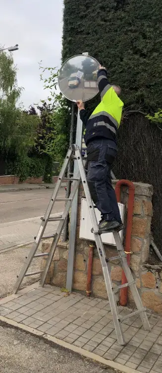 Instalación de espejo vial