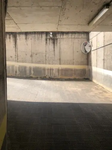 Espejo en rampa de garaje