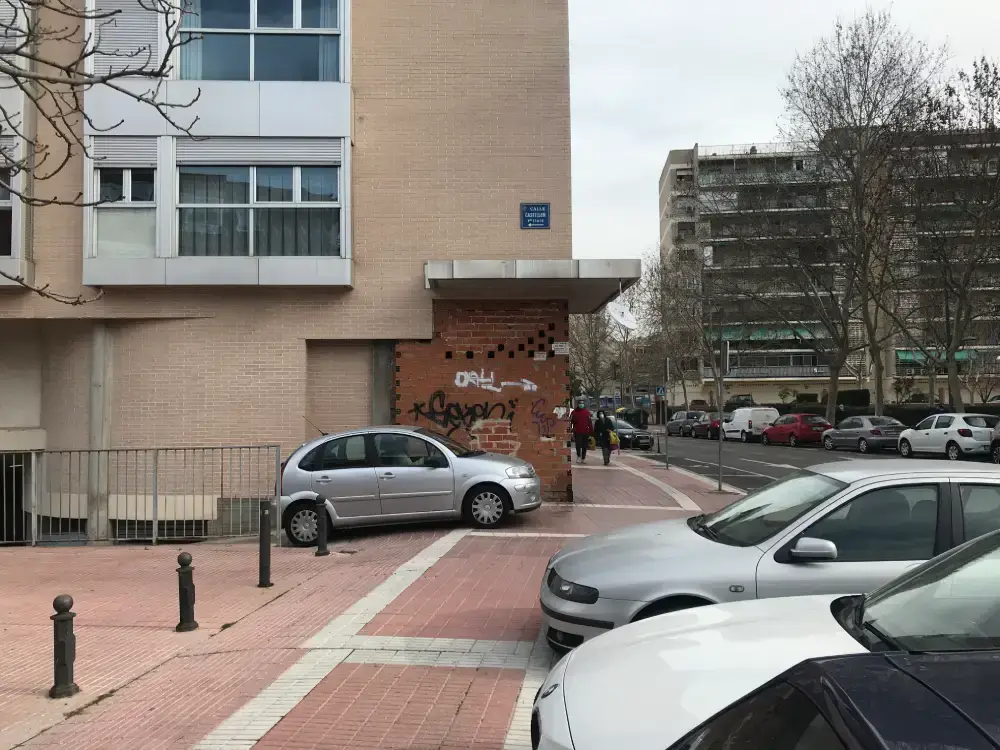 rampa con mala visibilidad de peatones