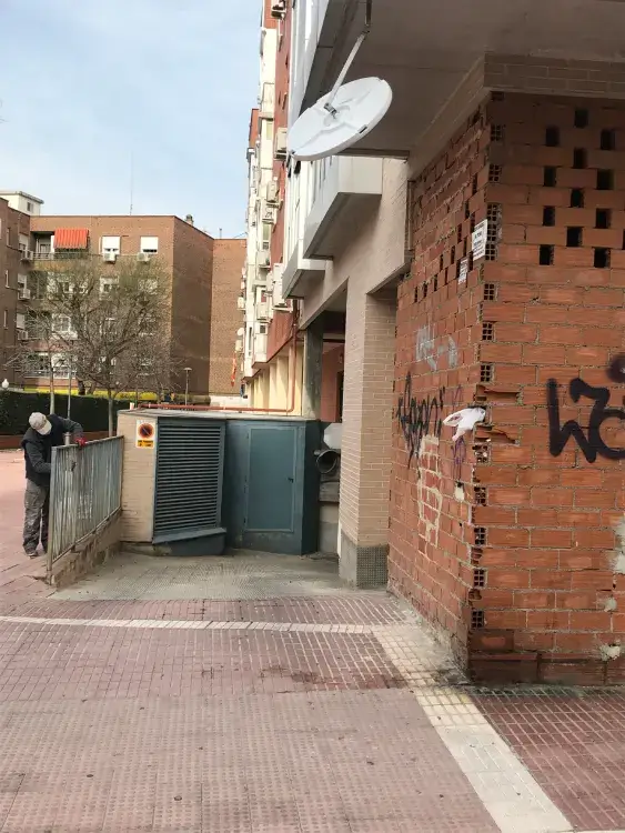 rampa de garaje con mala visibilidad