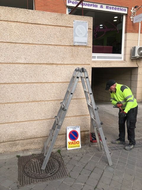 sustitucion de placa de vado deteriorada