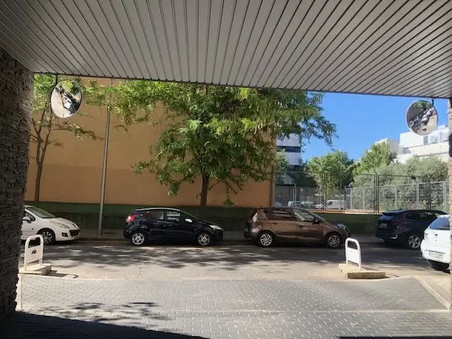 colocación de espejos para complementar la función de las isletas de vado